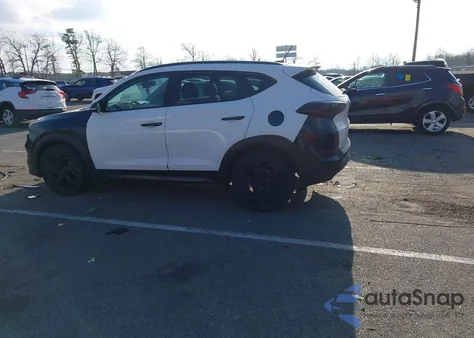 2016 Hyundai Tucson Sport z USA, uszkodzony, nr VIN KM8J33A23GU217490
